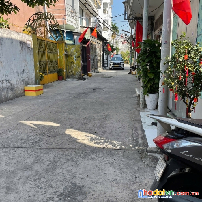 Nguyễn suý tân phú - hẻm ô tô tới nhà - vuông đẹp (4x11) 3 tầng. chỉ 4.9 tỷ tl
