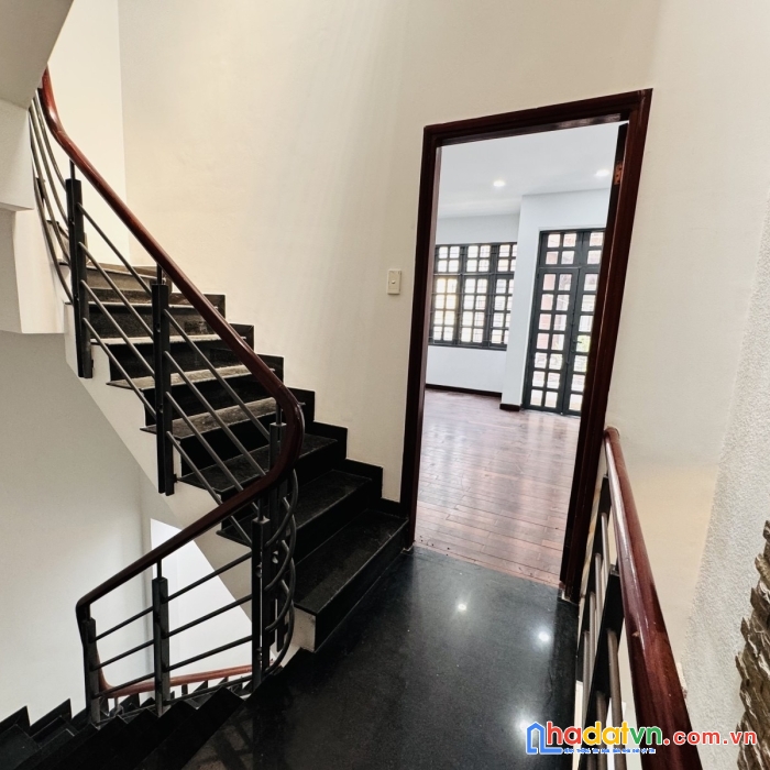 Tân quý nhà 3 tầng ở ngay - 46m2 ( 3.9x12m ) hẻm 4m thẳng - ô tô đổ cửa - 3pn - 6.25 tỷ 