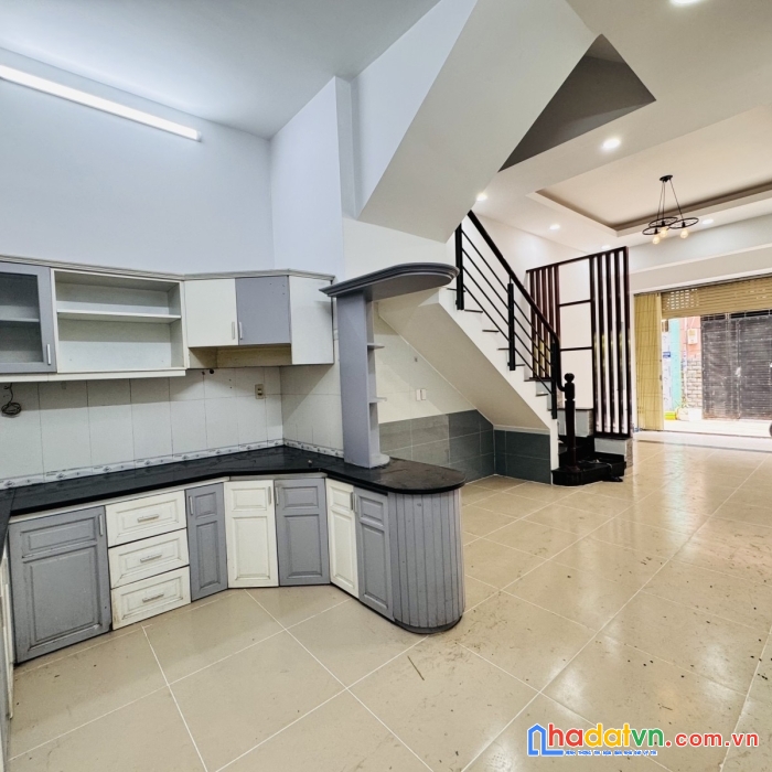 Tân quý nhà 3 tầng ở ngay - 46m2 ( 3.9x12m ) hẻm 4m thẳng - ô tô đổ cửa - 3pn - 6.25 tỷ 