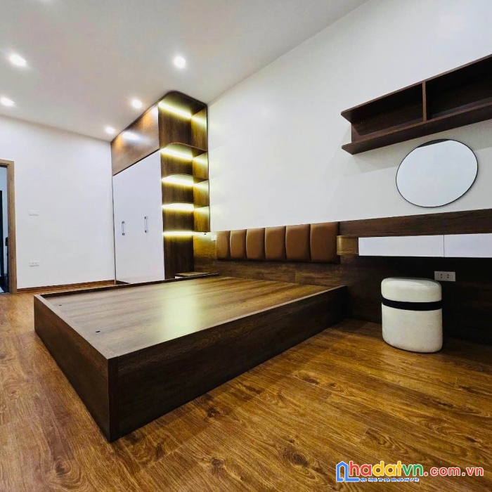 Bán nhà hoàng hoa thám 37m2 5 tầng mt 3,6m 8.x tỷ - nhà đẹp - nội thất xịn - ô tô đỗ 5m