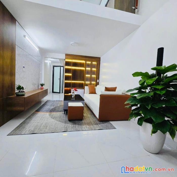 Bán nhà hoàng hoa thám 37m2 5 tầng mt 3,6m 8.x tỷ - nhà đẹp - nội thất xịn - ô tô đỗ 5m