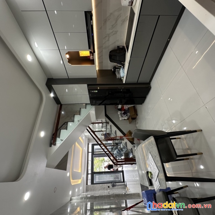 Nhà mới ở ngay ngay trung tâm quận 10