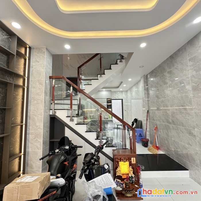 Nhà mới ở ngay ngay trung tâm quận 10