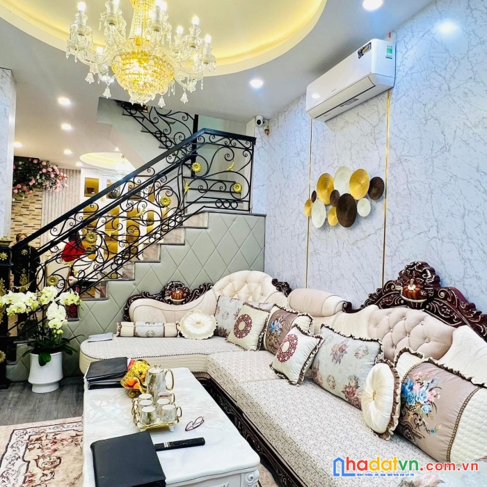 Bán nhà hoàngsâm 65m2 4 tầng mt 4m 18.x tỷ - phân lô ôtô tránh