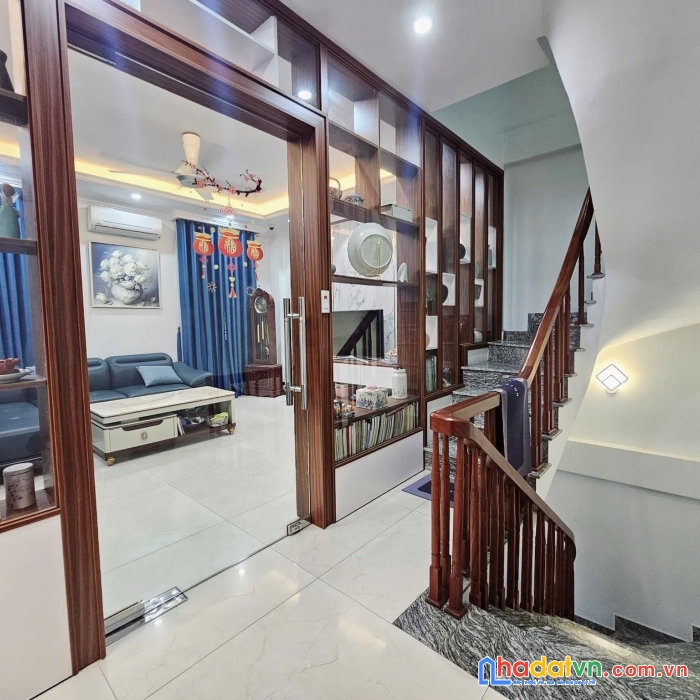 Bán nhà ngõ 49 huỳnh thúc kháng 52m2 5 tầng mặt tiền 3,8m 19 tỷ  hiếm  phân lô  ôtô tránh - gần phố