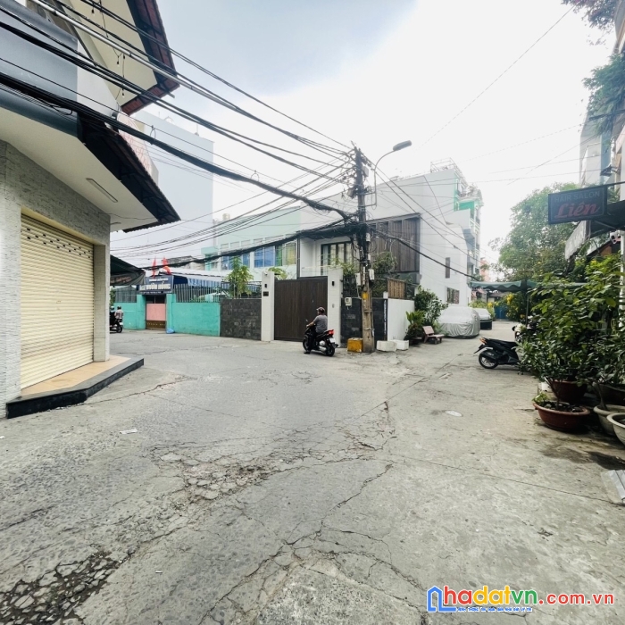 Dương bá trạc hẻm xe hơi - nhà nát 134m2 ngang khủng. thích hợp xây chdv 