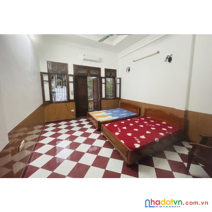 Bán nhà hồng tiến 8 tỉ ô tô thông 50m*4t dân xây ở luôn.