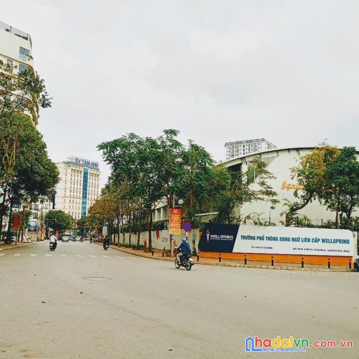 Bán nhà hồng tiến 8 tỉ ô tô thông 50m*4t dân xây ở luôn.