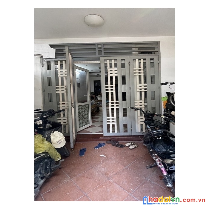 Bán nhà hồng tiến 8 tỉ ô tô thông 50m*4t dân xây ở luôn.