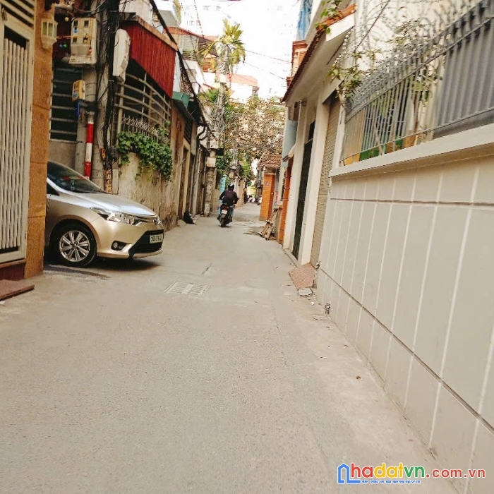 Bán nhà hồng tiến 8 tỉ ô tô thông 50m*4t dân xây ở luôn.