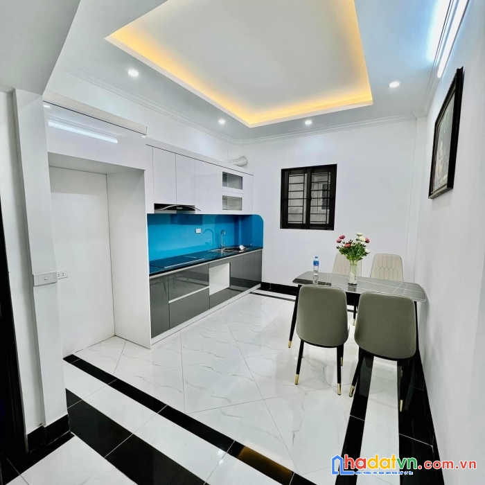 Bán nhà phố minh khai, hai bà trưng 40m, 4 tầng
