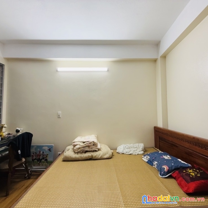 Bán nhà nguyễn văn cừ 8 tỉ ô tô đỗ cổng 65m 7 ngủ gần hoàn kiếm.