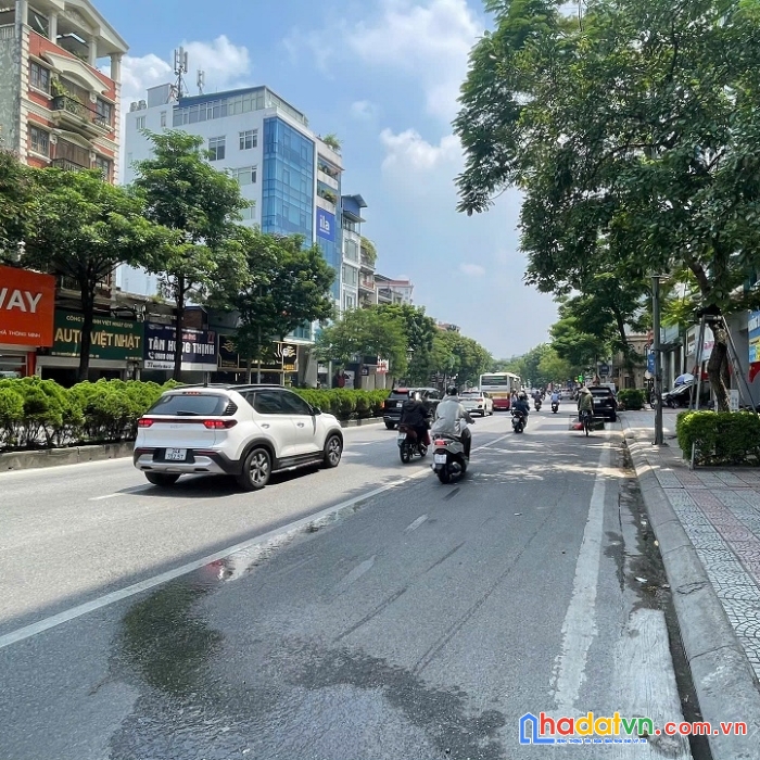 Bán nhà nguyễn văn cừ 8 tỉ ô tô đỗ cổng 65m 7 ngủ gần hoàn kiếm.