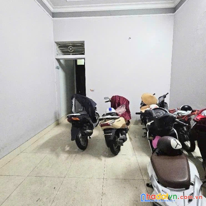 Bán nhà nguyễn văn cừ 8 tỉ ô tô đỗ cổng 65m 7 ngủ gần hoàn kiếm.