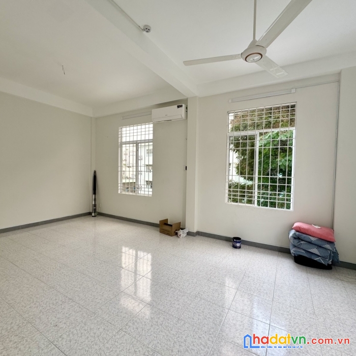 Mặt tiền hưng phú q8. 330m2 nở hậu, 4 tầng btct hoàn công. dt 75tr/th. giá chỉ 45 tỷ 