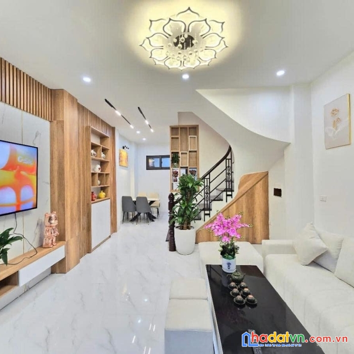 Bán nhà phố minh khai, hai bà trưng 34m, 4 tầng