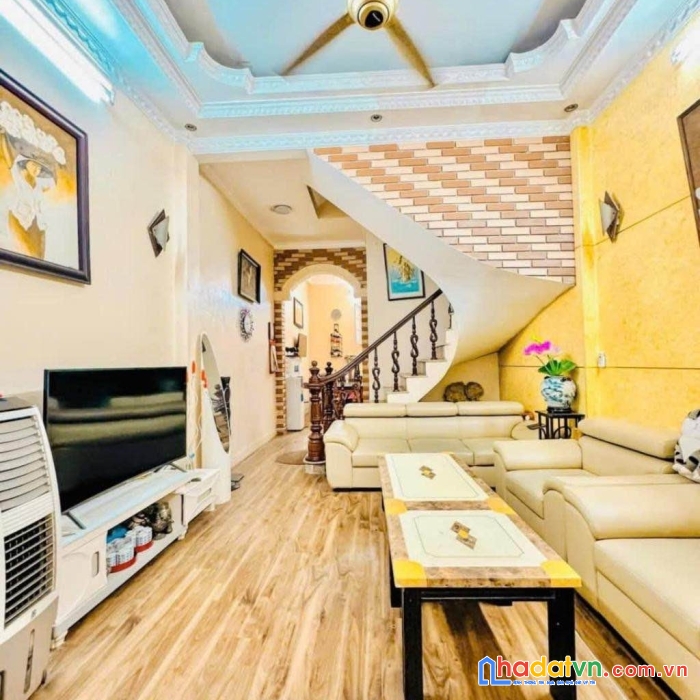 Bán nhà trịnh công sơn 55m2 4 tầng mặt tiền 4m, trung tâm tây hồ 