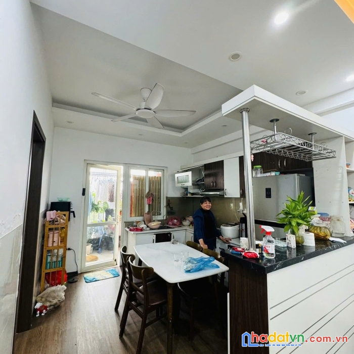 Cần bán gấp căn hộ 65m hướng nam full nội thất, giá chỉ 2.1 tỷ tại kdt thanh hà cienco 5