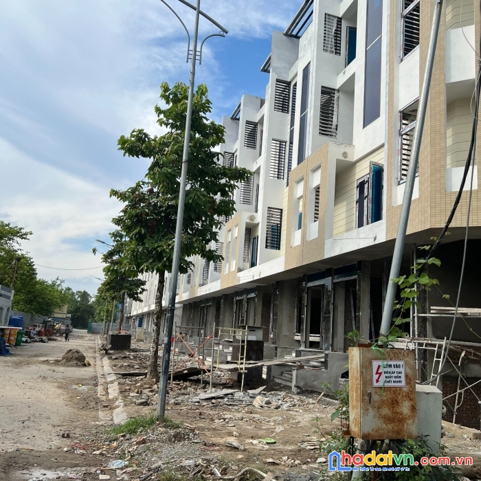 Chính chủ gửi bán lô liền kề góc vườn hoa a1.2 lk5 thanh hà cienco 5