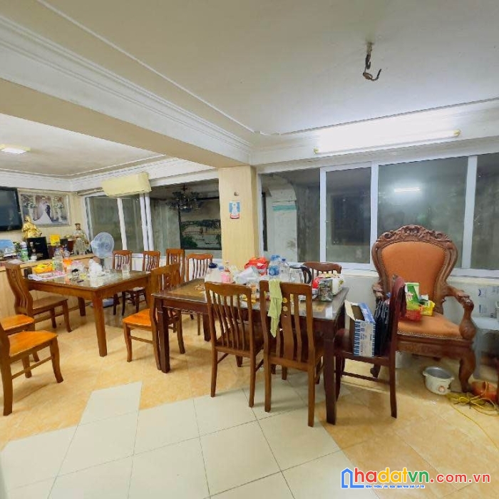 Bán nhà ngõ 112 ngọc khánh 75m2 5 tầng mặt tiền 8,8m - 14,8 tỷ - 20m ra ô tô