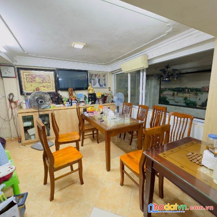 Bán nhà ngõ 112 ngọc khánh 75m2 5 tầng mặt tiền 8,8m - 14,8 tỷ - 20m ra ô tô