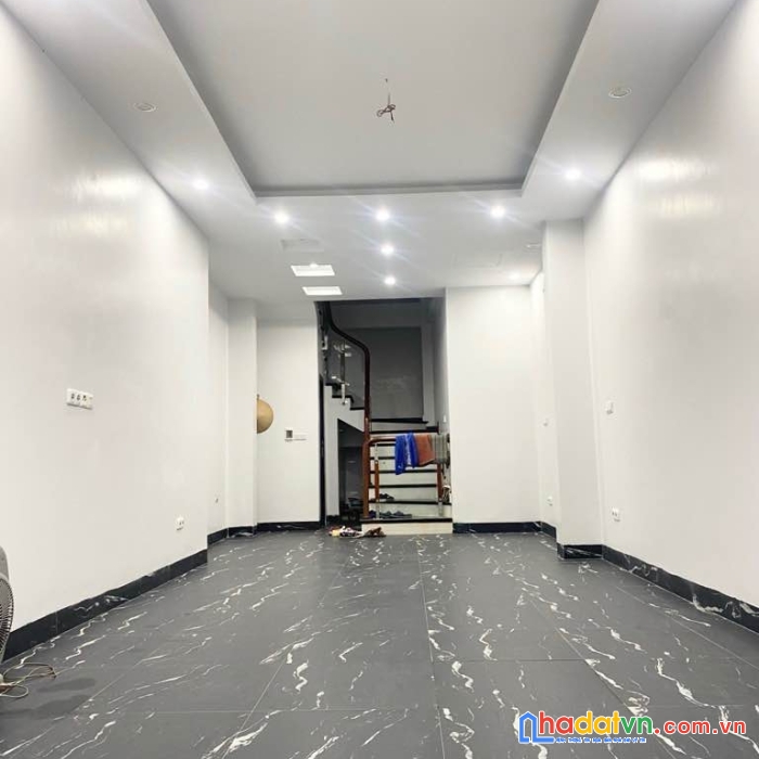 Bán nhà đào tấn 45m2 5 tầng - 15,5 tỷ - ô tô vào nhà - 20m ra phố
