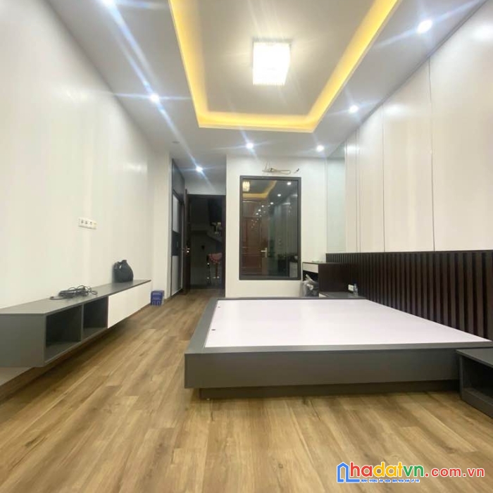 Bán nhà đào tấn 45m2 5 tầng - 15,5 tỷ - ô tô vào nhà - 20m ra phố
