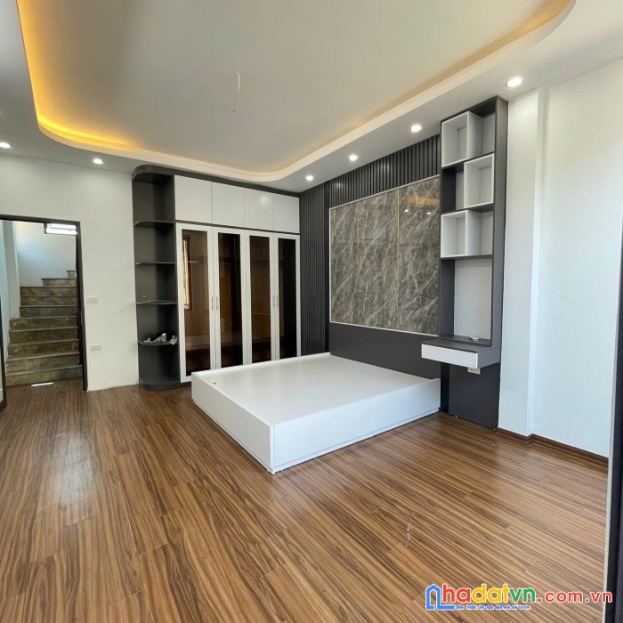 Bán nhà ngõ đội cấn vài bước ra hồ đầm tròn, hồ ngọc hà