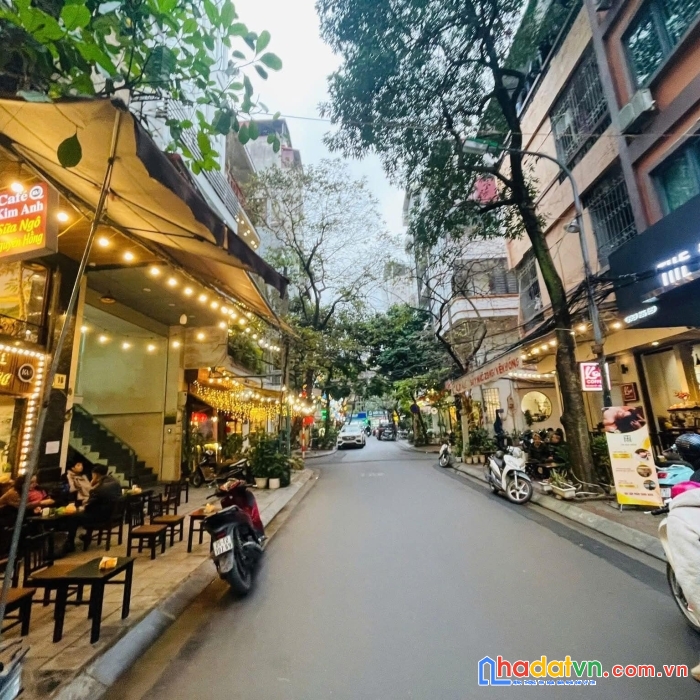 Bán nhà phố nguyên hồng, đống đa 51m, 4 tầng, mt 4.5m. giá: 29.8 tỷ. lh: 0937158386