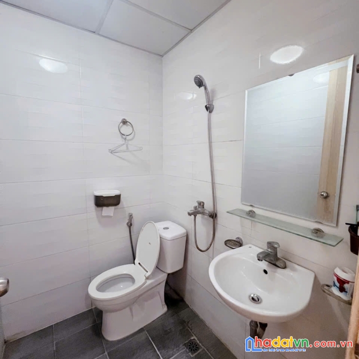 Cần bán căn hộ chung cư 62m, full nội thất mới tại 5 tòa mới kdt thanh hà cienco 5