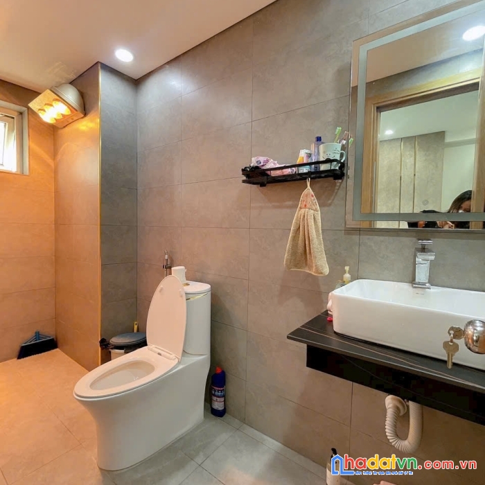 Chính chủ gửi bán căn hộ góc view hồ, full nội thất giá 2.5 tỷ tại kdt thanh hà cienco 5