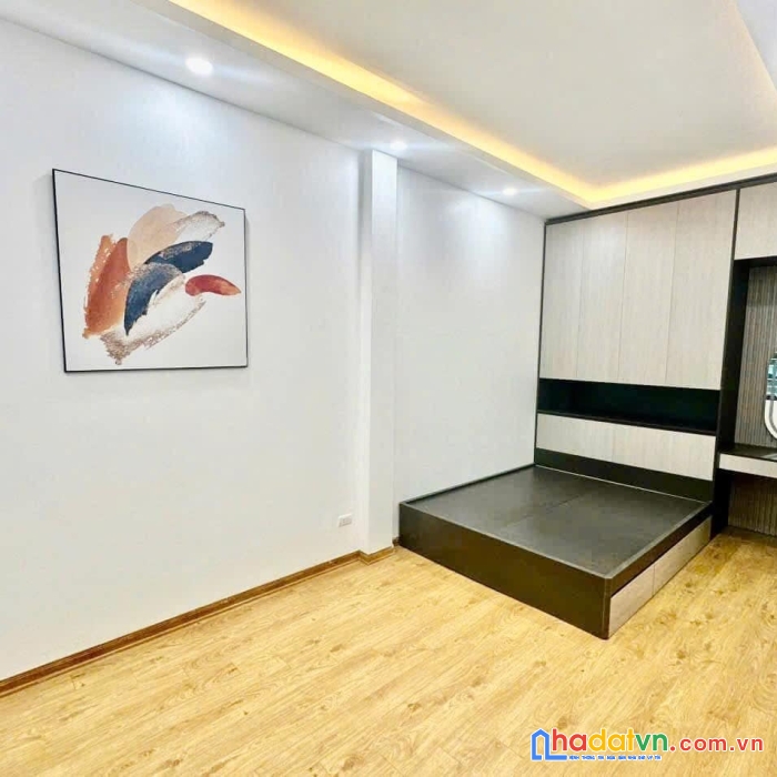 Bán nhà phố minh khai, hai bà trưng 30m, 5 tầng. giá: 7.15 tỷ. lh: 0937.158.386
