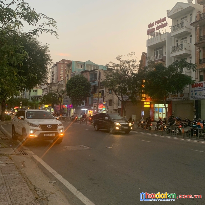 Cho thuê nhà mt 270 lê văn sỹ, phường 14, quận 3 dt 4x25m, trệt 3 lầu st
