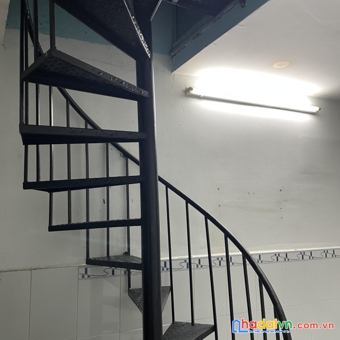 Cho thuê nhà nguyên căn chính chủ 40m2 gần giáo xứ hòa bình, p3, gv