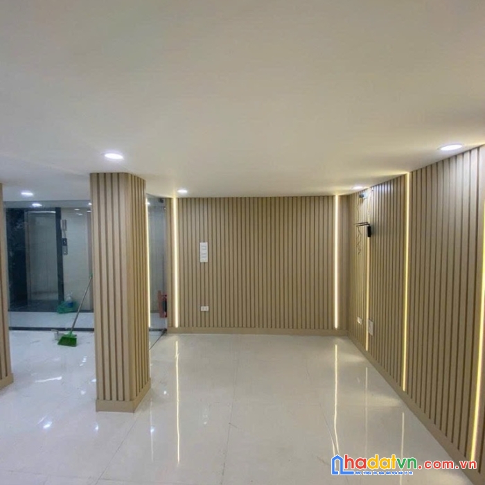 Phân lô vip đỗ quang cầu giấy 7 tầng, mặt tiền 8m, thông sàn thang máy 