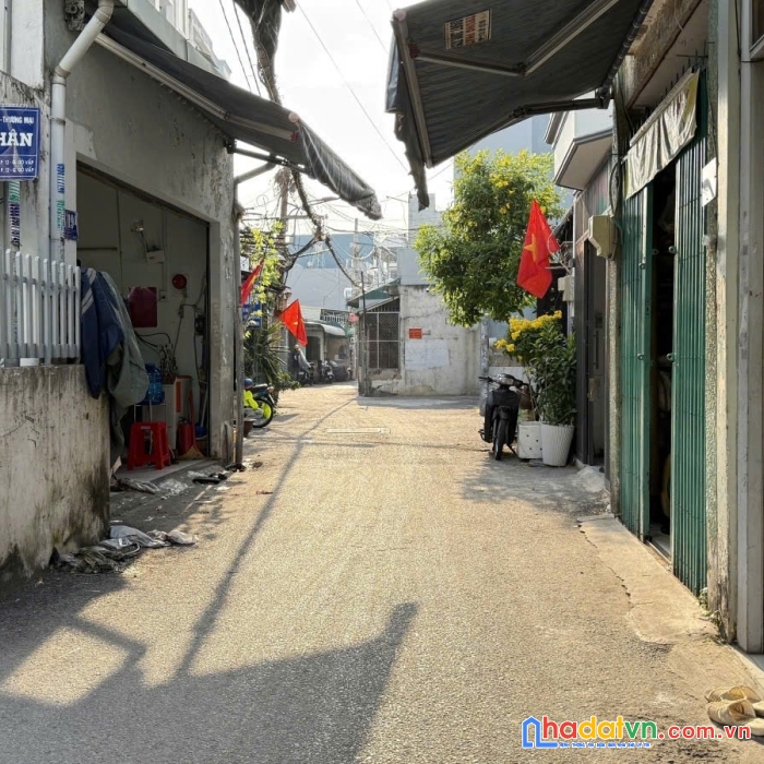 Nhà đẹp ngay bùi quang là, gò vấp, ngang bề thế 4.5m chỉ nhỉnh 3 tỷ, còn thương lượng.