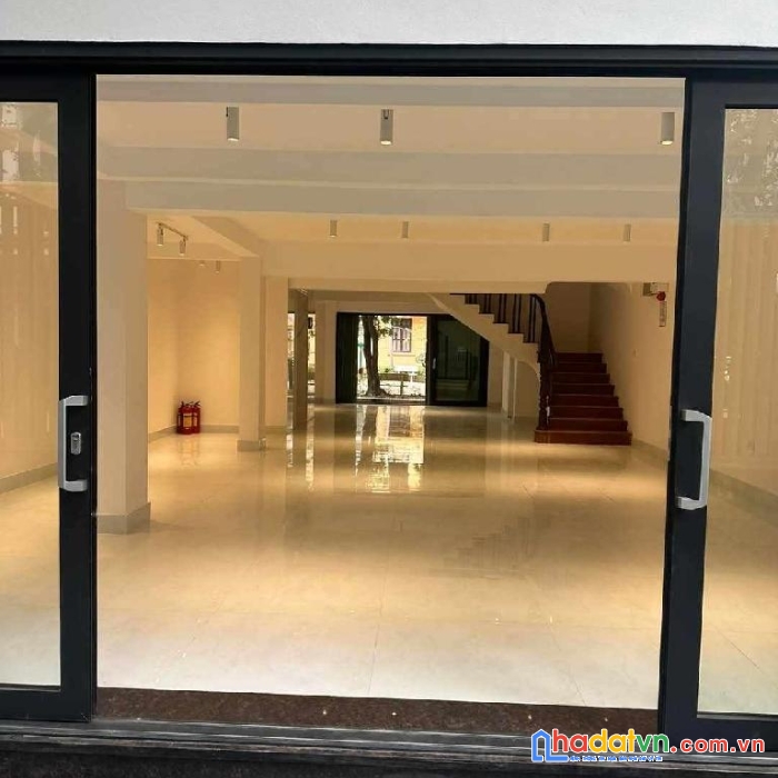 Siêu hiếm bán nhà vườn hoàng ngân 130m2 - 6 tầng thang máy - mặt tiền 7m - phân lô - vỉa hè đá bóng - trước nhà ô tô tránh
