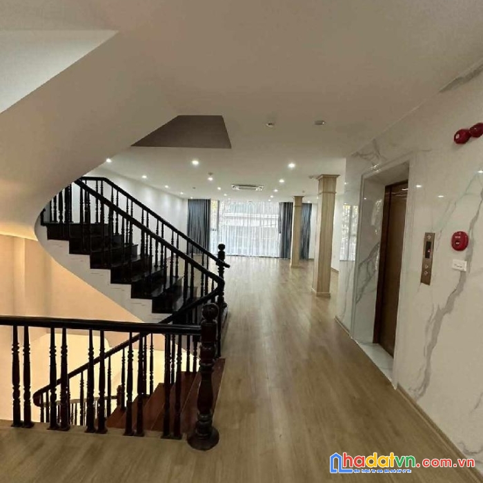 Siêu hiếm bán nhà vườn hoàng ngân 130m2 - 6 tầng thang máy - mặt tiền 7m - phân lô - vỉa hè đá bóng - trước nhà ô tô tránh