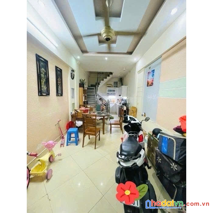 Bán nhà 5 tầng, giáp nhất quận thanh xuân 31m2, 5.9 tỷ ô tô cách nhà 35m.