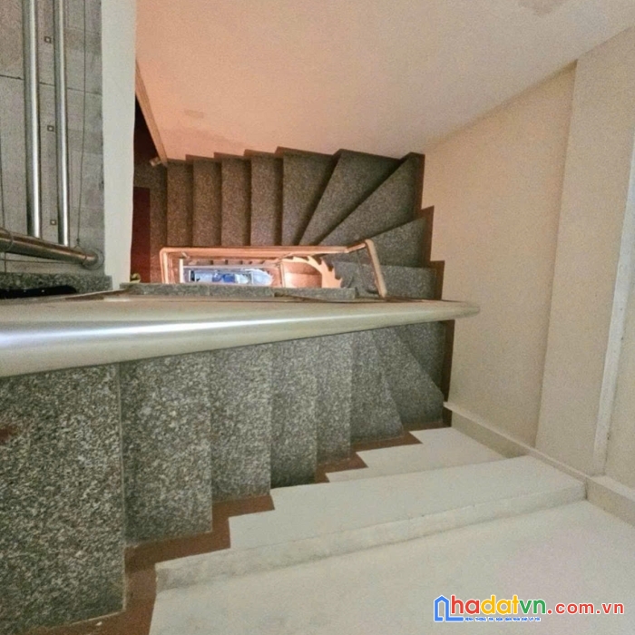 Bán nhà 5 tầng, giáp nhất quận thanh xuân 31m2, 5.9 tỷ ô tô cách nhà 35m.