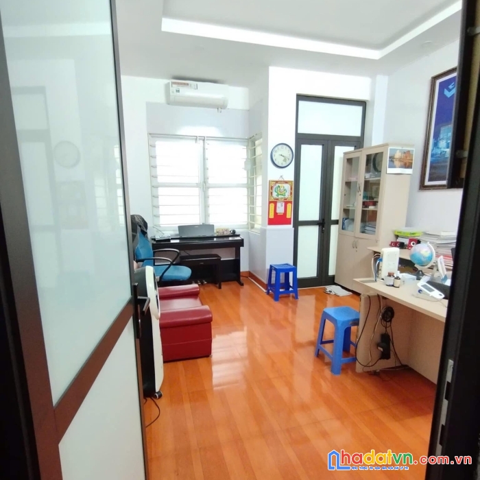 Bán nhà mặt phố yên lạc, hai bà trưng 51m, 3 tầng, mt 4.8m. giá: 16.2 tỷ. lh: 0937.158.386