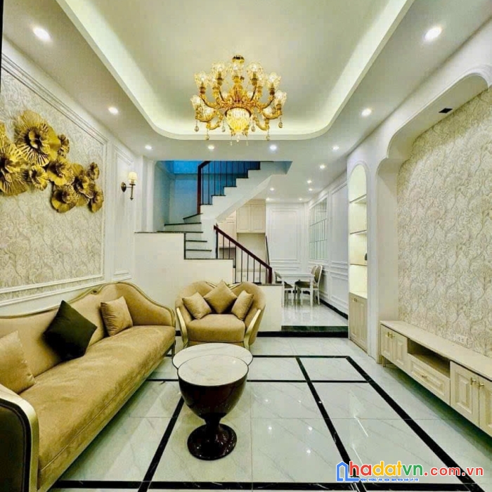Bán nhà phố quan nhân 37m2, các tầng có ban công, ngõ thông tứ tung.