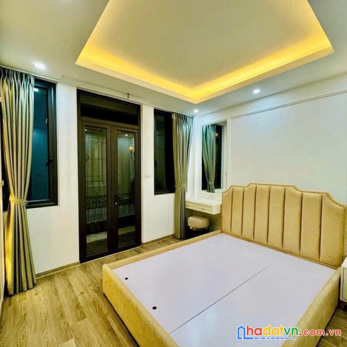 Bán nhà phố quan nhân 37m2, các tầng có ban công, ngõ thông tứ tung.