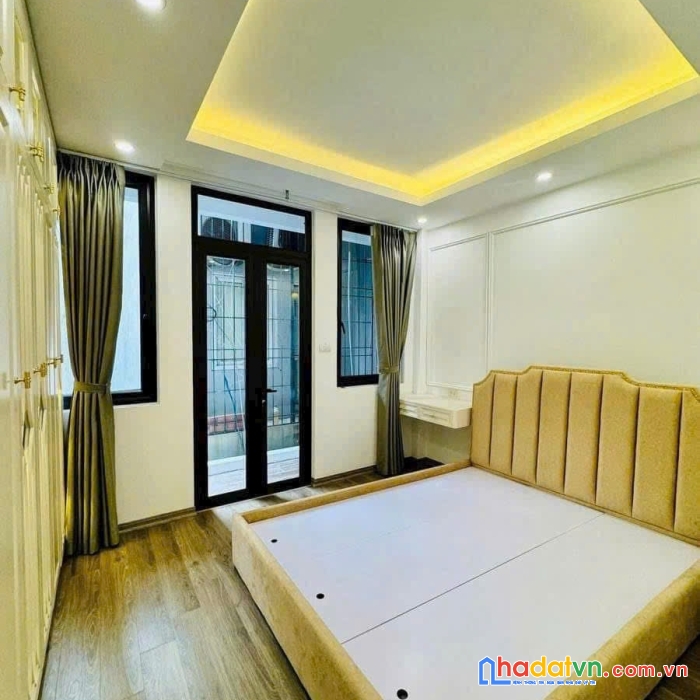 Bán nhà phố quan nhân 37m2, các tầng có ban công, ngõ thông tứ tung.