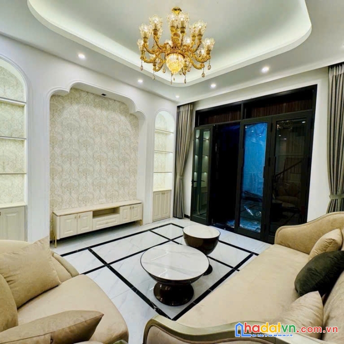 Bán nhà phố quan nhân 37m2, các tầng có ban công, ngõ thông tứ tung.