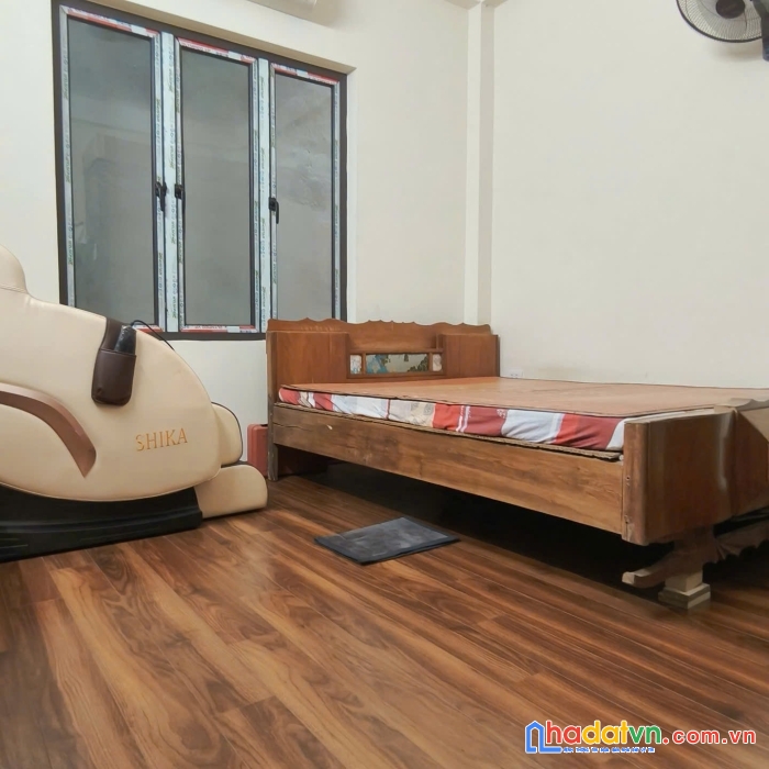 Bán nhà lô góc, phố quan nhân 43m2 4 phòng ngủ, ngõ rộng thoáng, kinh doanh.