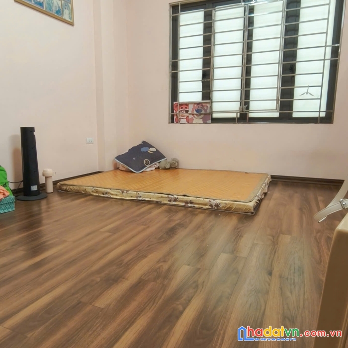 Bán nhà lô góc, phố quan nhân 43m2 4 phòng ngủ, ngõ rộng thoáng, kinh doanh.