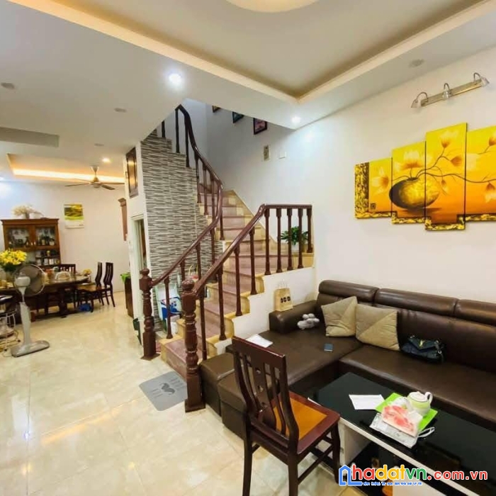 Phân lô vỉa hè ô tô tránh đường hoàng quốc việt, cầu giấy, 41m2, 4t, chỉ 15.6 tỷ