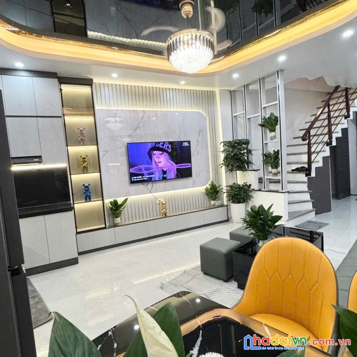 Chính chủ bán nhà 5t mới xây nội thất cao cấp tại ngõ 279 đội cấn