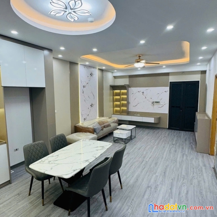 Cần bán căn hộ góc 80m 2 mặt thoáng, nhà mới làm lại nội thất tại kdt thanh hà cienco 5